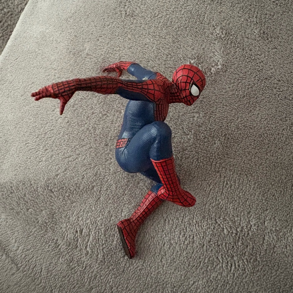 Hallmark Keepsake Spider-Man 2 Ornament 'Web-Slinging Wonder' - Picture 3 of 9